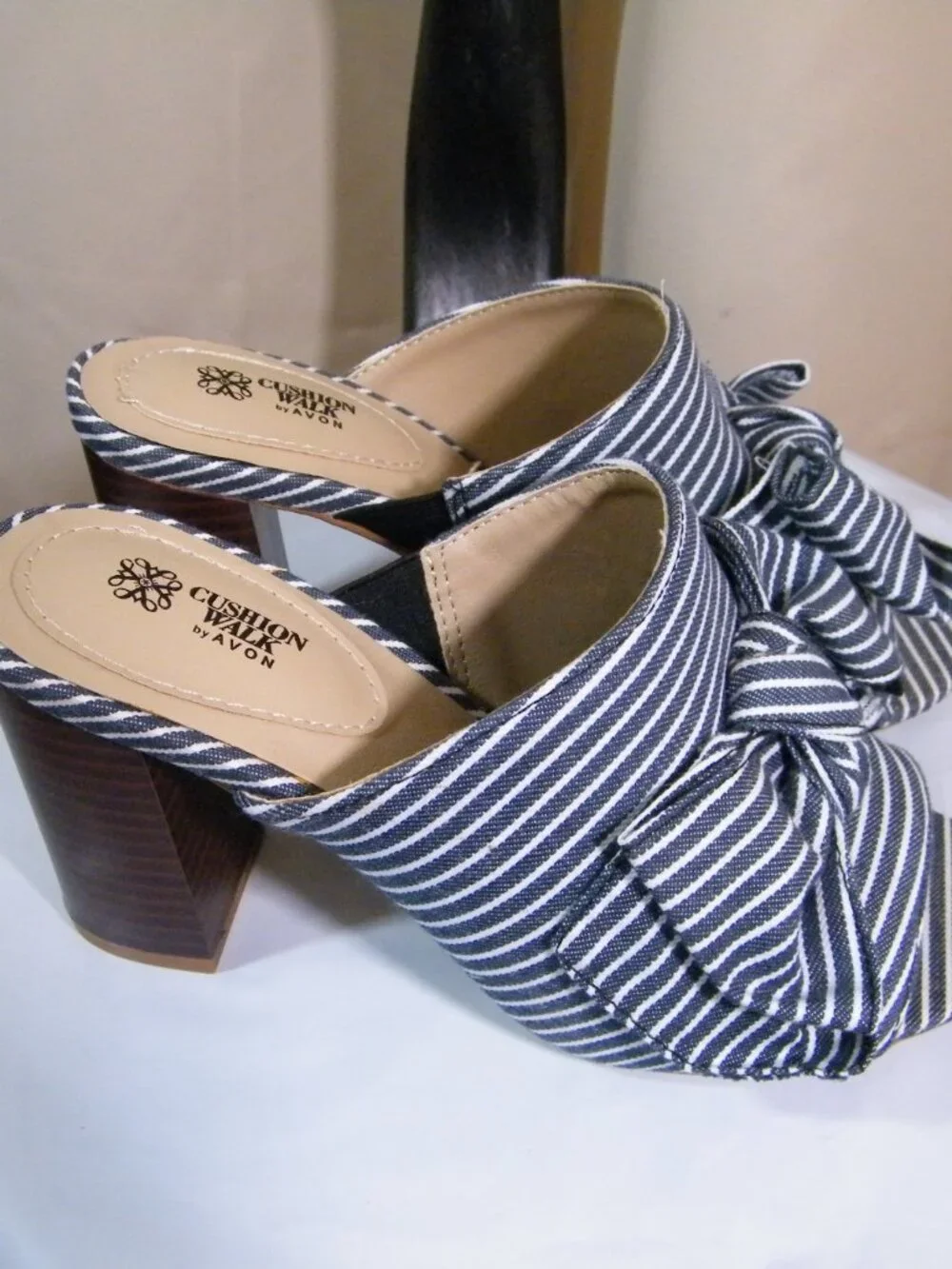 High heels Block style Cushion walk Sz. 6 women NWOT